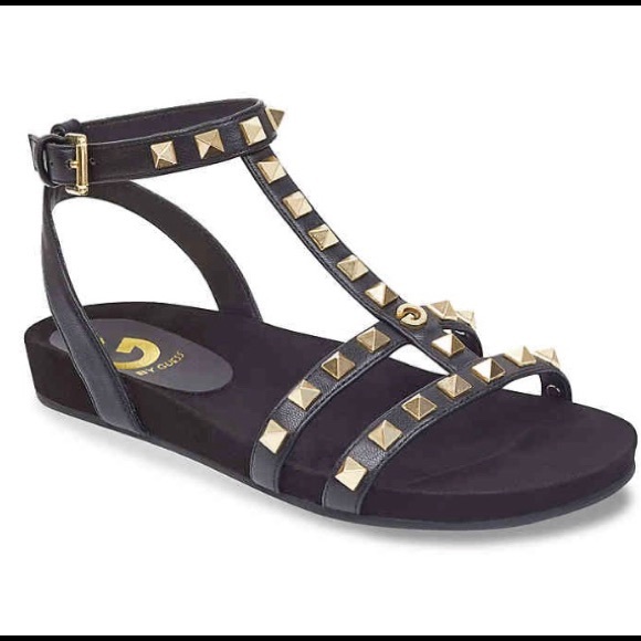 Guess Shoes - Studded sandal✨⭐️🌺